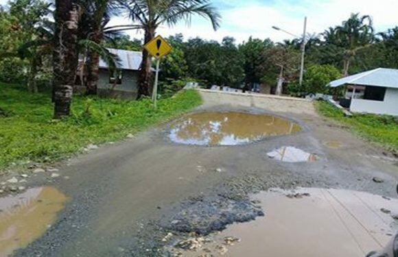 PUPR Diminta Perbaiki Jalan Rusak di Leitisel