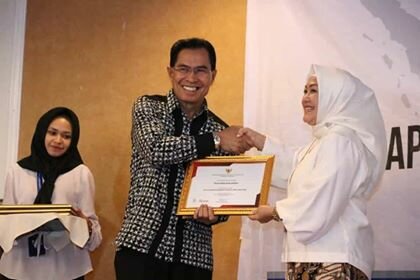 Wawali Terima Penghargaan Top 25 SP4N-LAPOR dari KemenPAN-RB