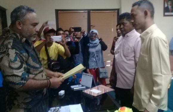 Tinggapy Lanjutkan Palu Ketua DPRD Buru