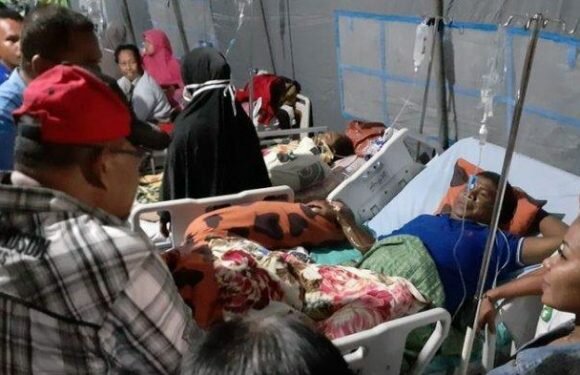 Pemkot Bagi 11 Paket Bantuan ke Korban Gempa di RS
