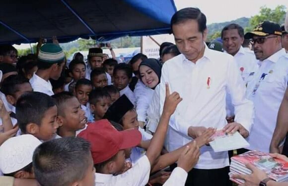 Presiden Tinjau Posko Pengungsi di Tulehu