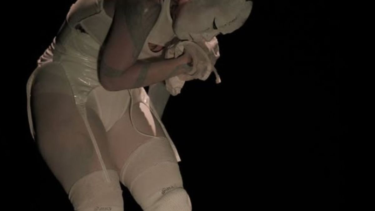 Xue, Seniman Butoh Singapura: A Short History of Almost, Menjaga Ingatan Lewat Tubuh