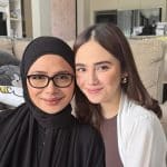7 Potret Ruang Keluarga Rumah Syifa Hadju, Nuansa Hangat Modern Klasik yang Elegan