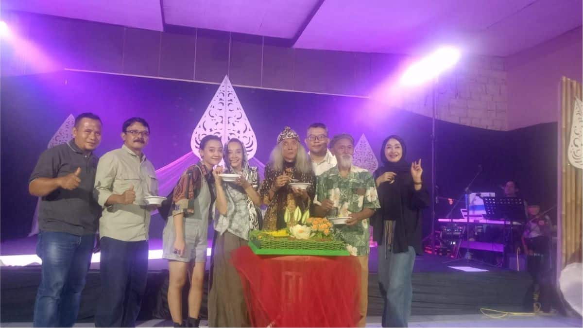 Malam Penuh Cinta untuk Godi Suwarna, 70 Tahun Dirayakan dengan Pesta Sastra