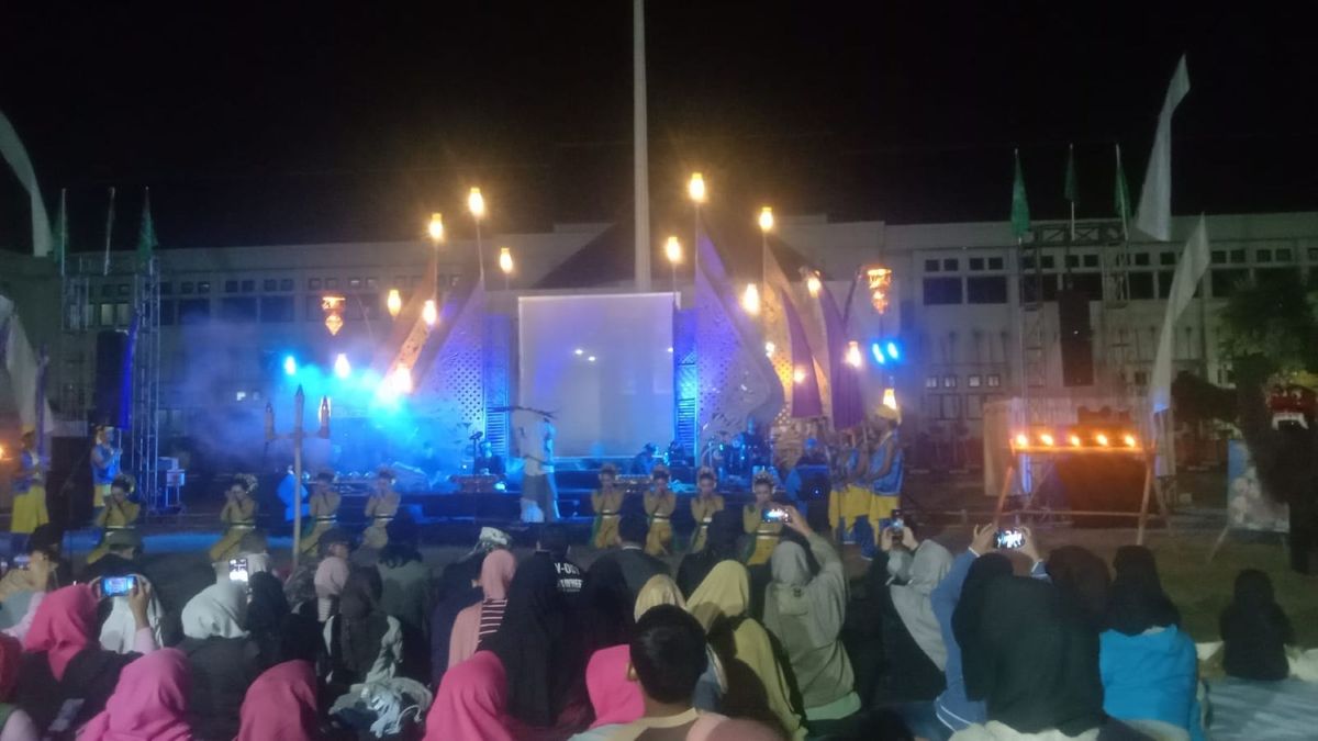 'Tamu Agung' Hibur Warga di Bale Kota Tasikmalaya dengan Bobodoran Slapstik dan Pinjam Cerita Klasik Revizor
