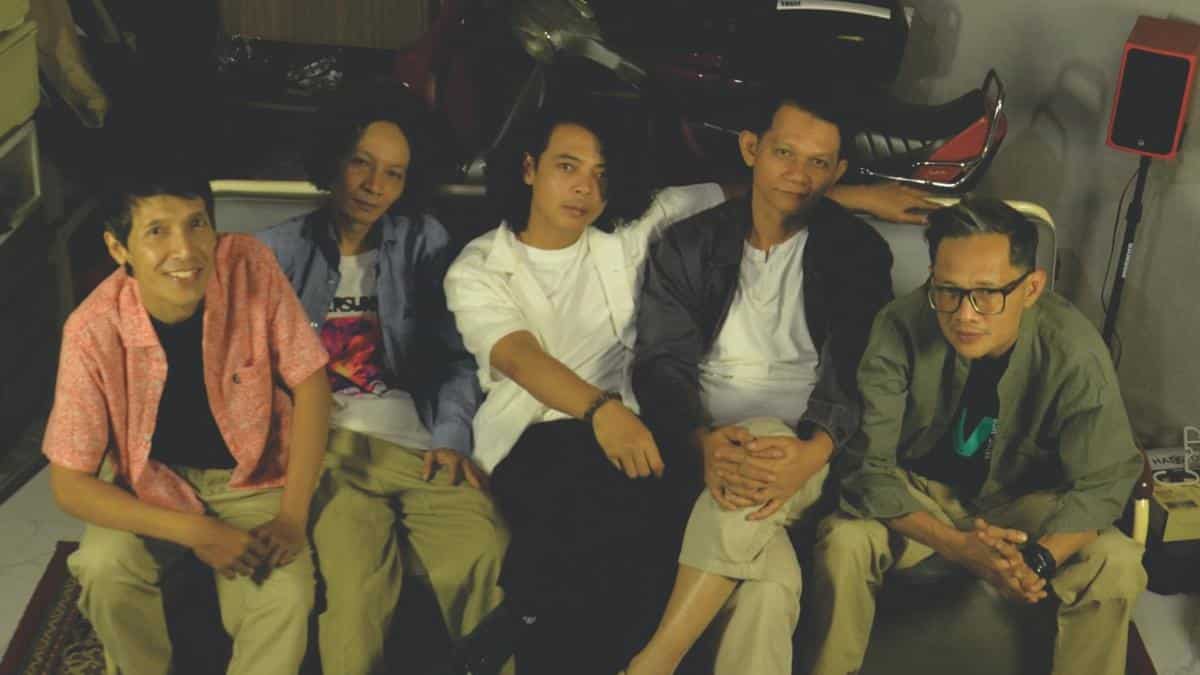 Grup Musik Aftersunset Buka Fase Baru Lewat 'Defensif' dan 'Kronologis', Ronny Budiman Jad...