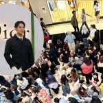 Mingyu SEVENTEEN Sapa Carat 25 Menit di Jakarta, Ada Fans yang Dapat Tanda Tangan di Tas R...